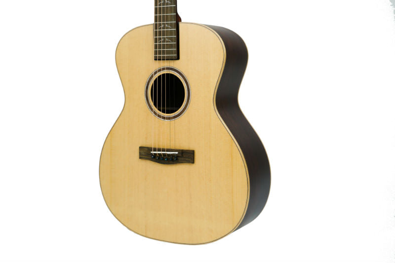 Journey Instruments FF422 First Class – Resgitarr i massiv ceder och Pau Ferro