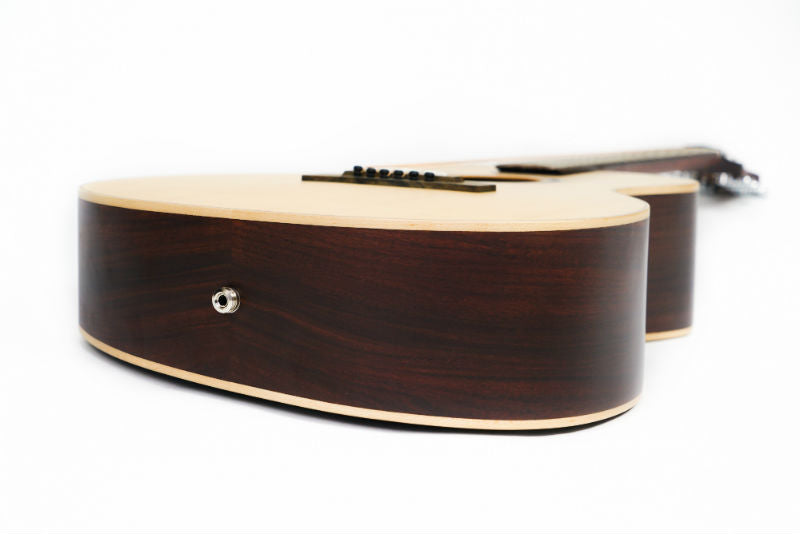 Journey Instruments FF422 First Class – Resgitarr i massiv ceder och Pau Ferro