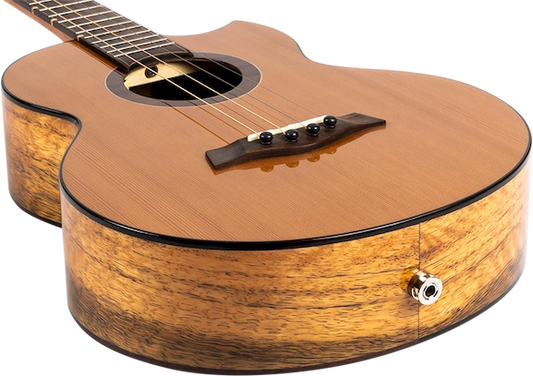 Lily - Barytonukulele med stålsträngar