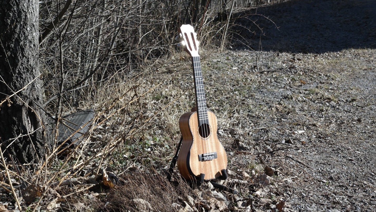 LOMA - Konsertukulele