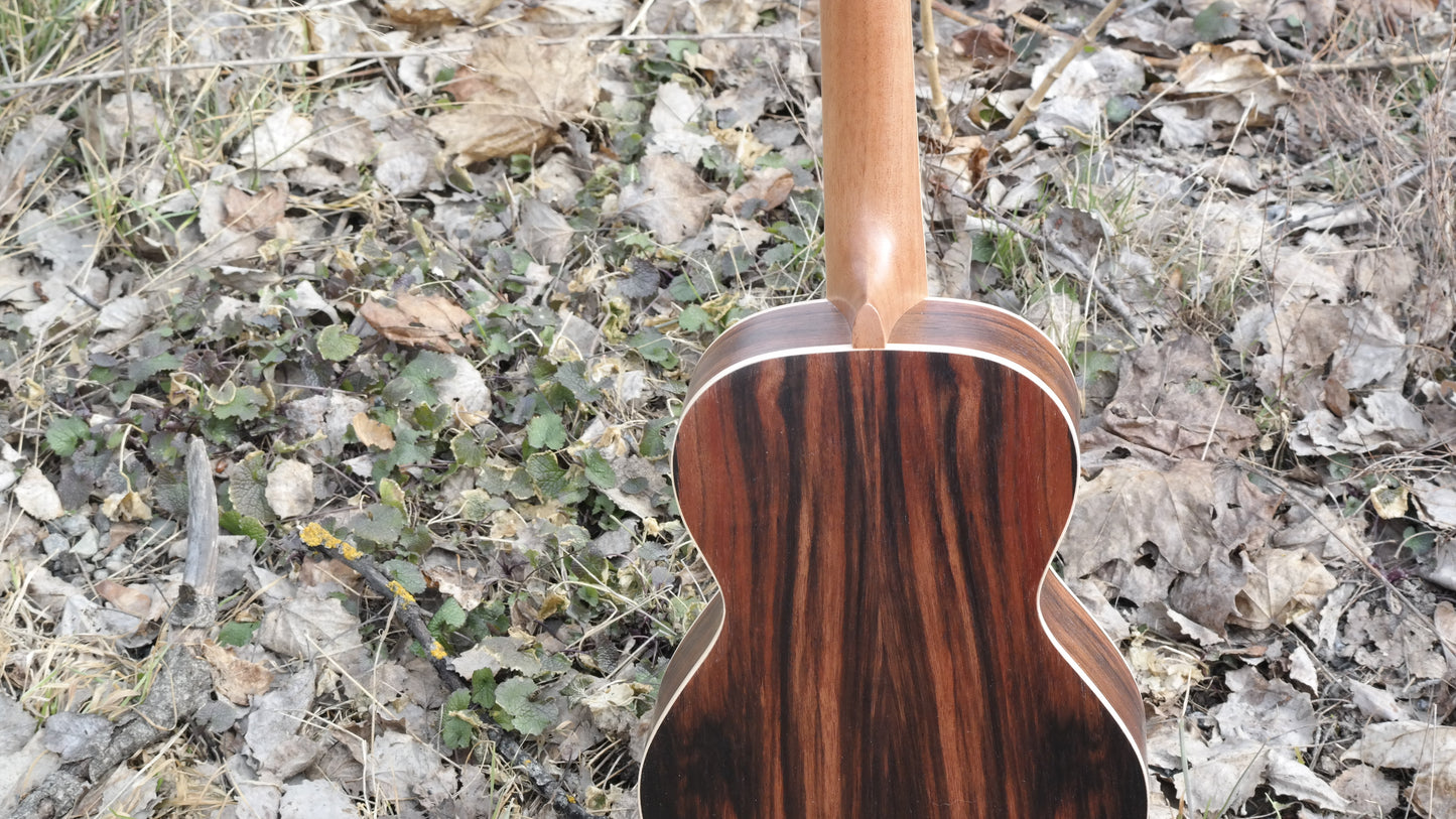 Roos Ebony - Tenorukulele