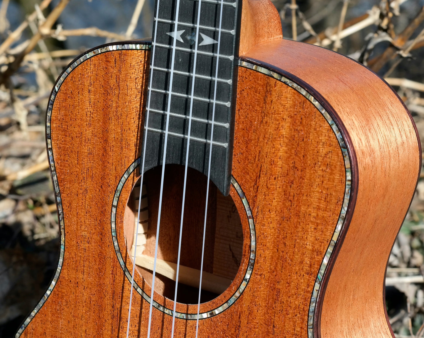 LOMA tenorukulele