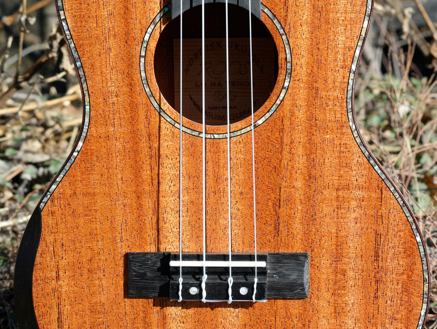 LOMA tenorukulele