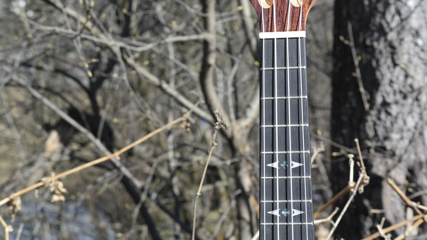 LOMA tenorukulele