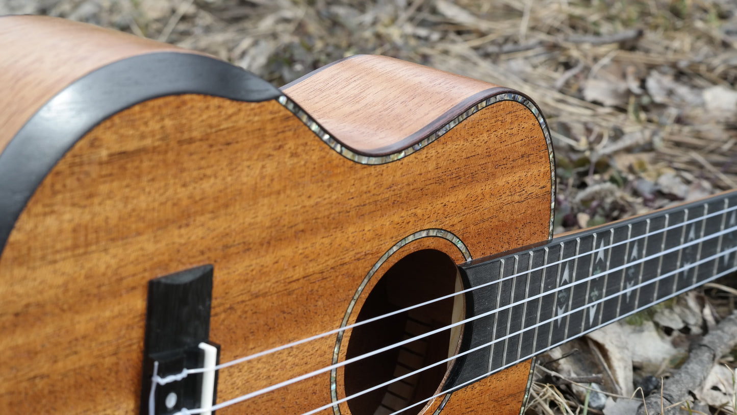 LOMA tenorukulele